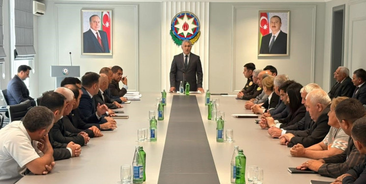 Yevlaxda dənli və texniki bitkilərin yığılması mövsümündə yanğın təhlükəsizliyinin təmin edilməsi ilə bağlı iclas keçirilib