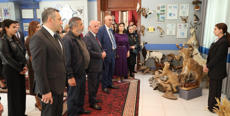 Yevlax Şəhər İcra Hakimiyyətinin təşkilatçılığı ilə 18 Aprel – Beynəlxalq Abidələr və Tarixi Yerlər Günü münasibətilə Yevlax Tarix Diyarşünaslıq Muzeyinə ekskursiya təşkil olunmuşdur